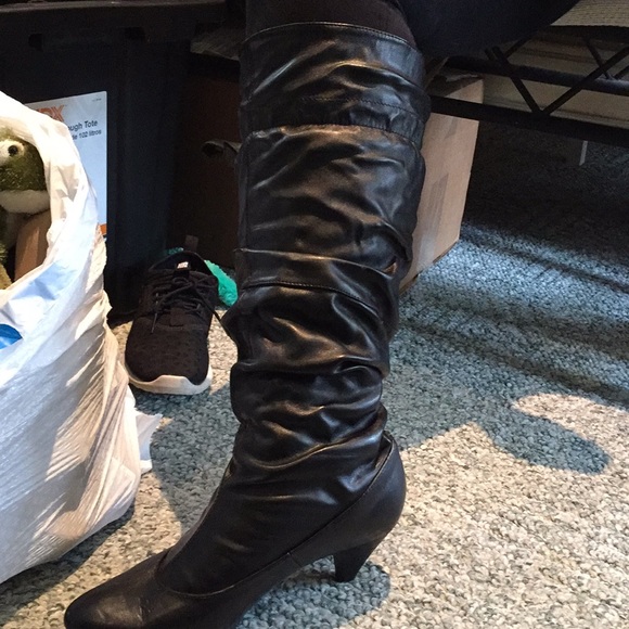 Black Boots - Picture 3 of 3